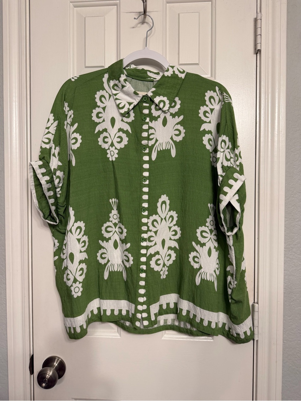 Umgee Green and White Floral Print Button-Down Shirt